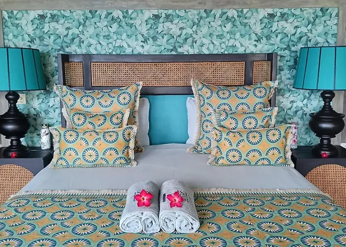 H616 Vintage Elegance With Sea View Villa *